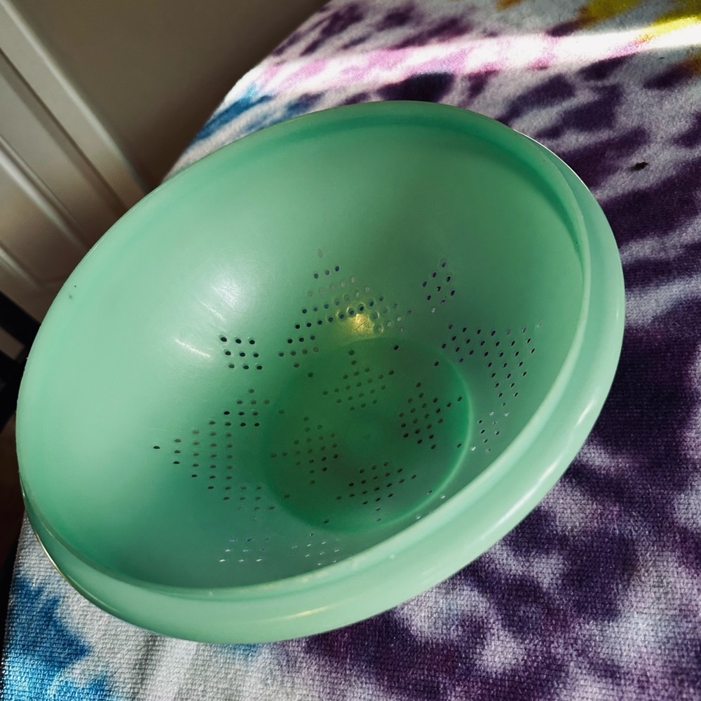 Tupperware Mint Green Strainer Bowl Vintage
